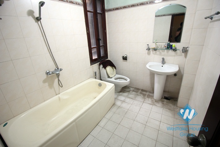 Quiet house with 5 bedrooms for rent in Nguyen Khang st, Cau Giay district, Ha Noi